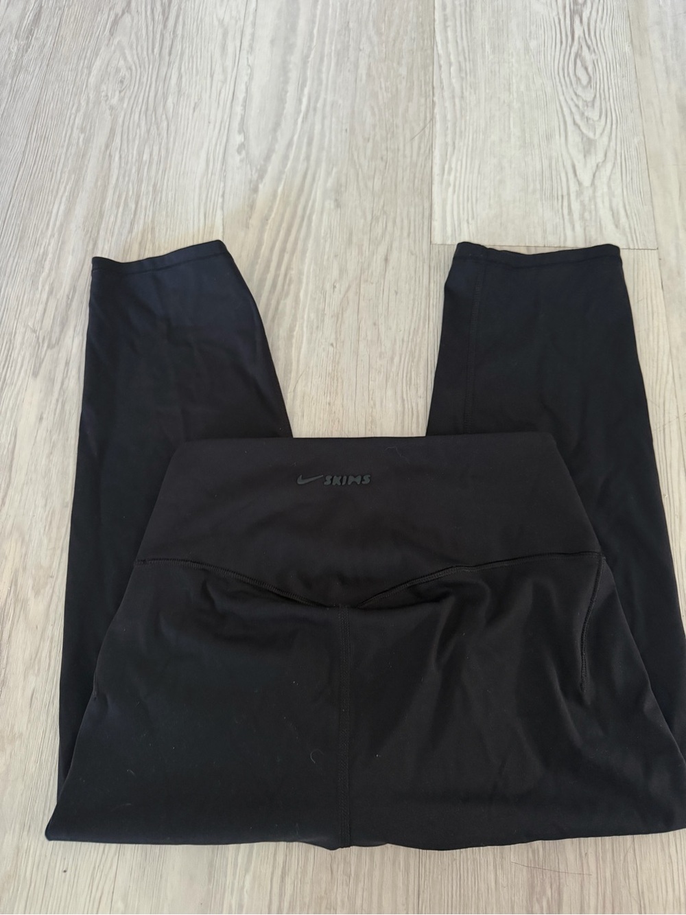 NIKE SKIMS cropped leggings